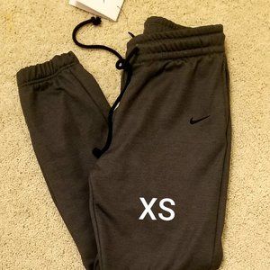 Women's Nike Therma joggers